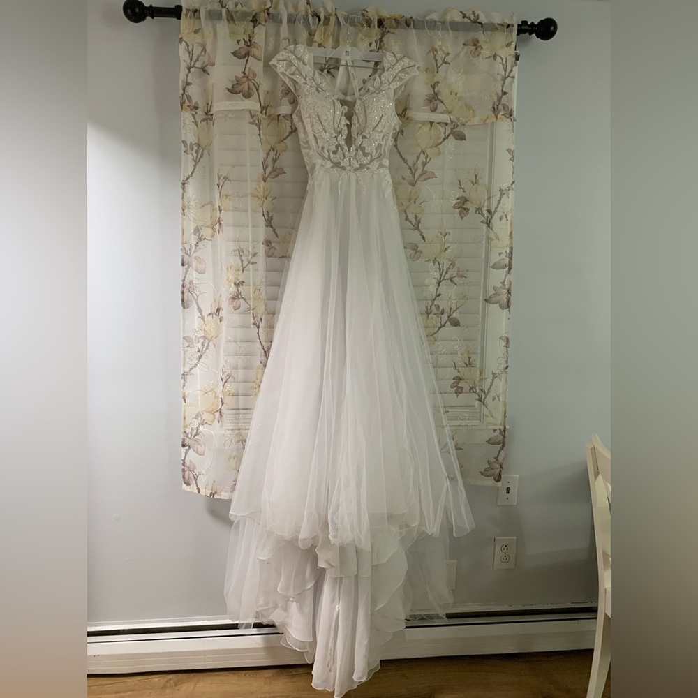 Galina Signature White Wedding Dress - Picture 1 of 10
